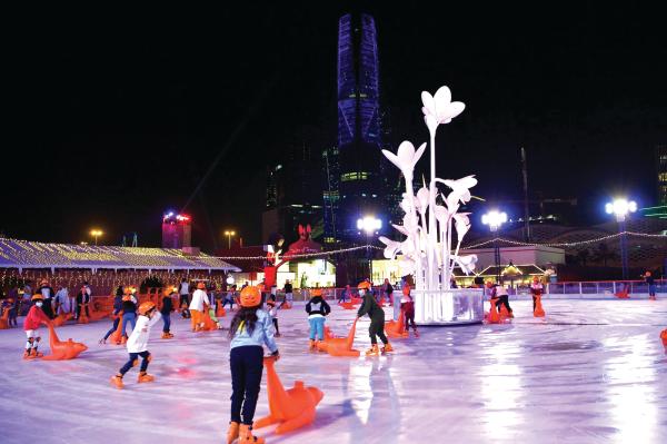 «حلبة الجليد»تنقل زوار موسم الرياض إلى أجواء القطب الشمالي