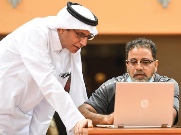 الشباب يمنح مكافآت لبراعم الطائرة