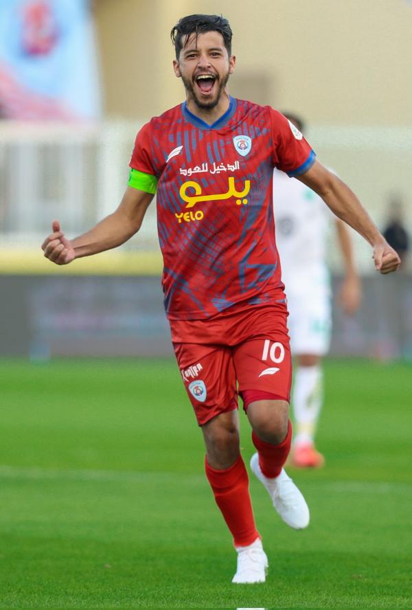 أبها يصطدم بالهلال المنتشي