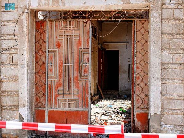 إزالة 16 منزل آيل للسقوط وسط الدمام