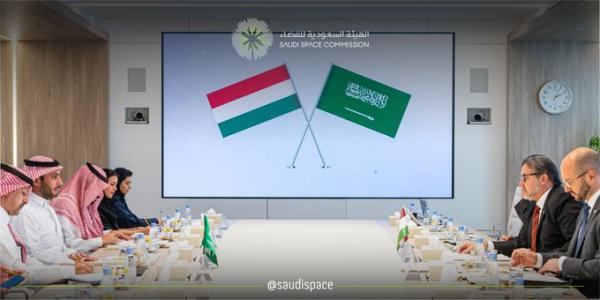 «رئيس هيئة الفضاء» يستعرض مجالات التعاون مع سفير المجر 