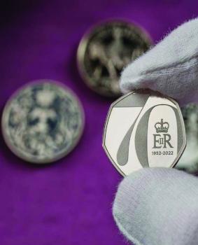 عملة بريطانية جديدة في «يوبيل» الملكة البلاتيني