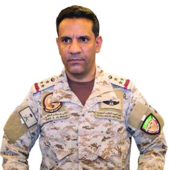 التحالف يواصل ضرباته: الحوثي ينتهك القانون الدولي ويستخدم مطار صنعاء عسكريا