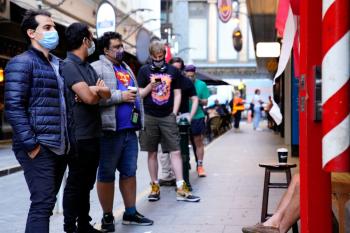 أستراليا تؤجل إعادة فتح حدودها أمام حاملي التأشيرات الملقحين