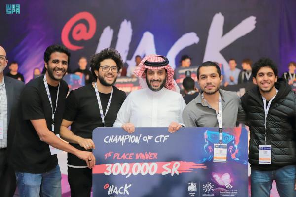 تتويج الفائزين والفائزات في «AtHack»