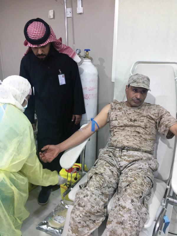 20 عسكريا يتبرعون بالدم في حملة «قوة رفحاء» التطوعية