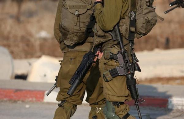 قوات الاحتلال تعتقل فلسطينيين من الخليل