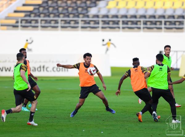 الاتحاد يغادر إلى دبي
