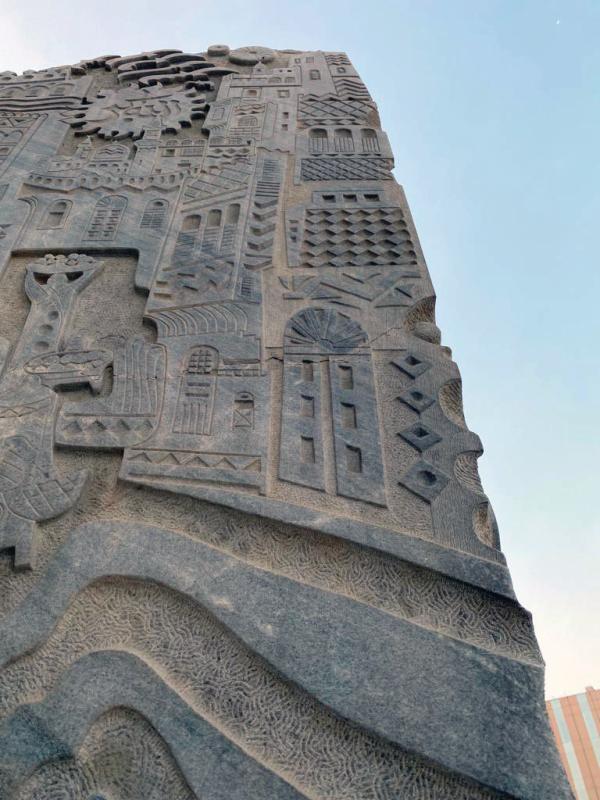 منحوتة «رضوي» دليل على الاهتمام بالفنون والمواقع الأثرية