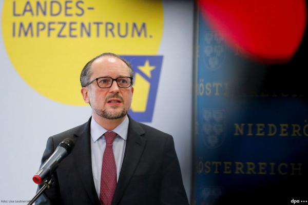 استقالة المستشار النمساوي بعد شهرين من تقلده المنصب