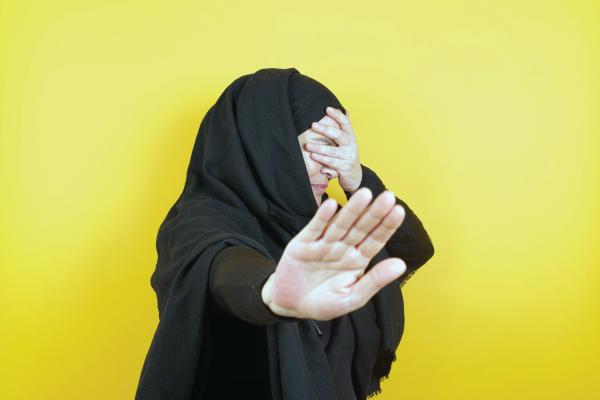 «العنف ضد المرأة» خطر يدمر الحياة الزوجية
