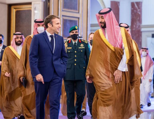 عاجل : ولي العهد يستقبل الرئيس الفرنسي