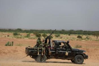 100 قتيل في هجوم إرهابي على قاعدة عسكرية في النيجر