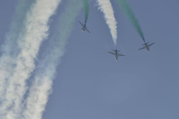 الصقور السعودية تستعرض في سماء حلبة الكورنيش