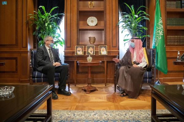 الجبير يستعرض العلاقات مع سفير بولندا
