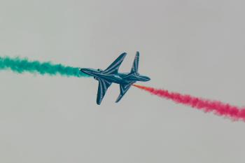 الصقور السعودية تستعرض في سماء حلبة الكورنيش