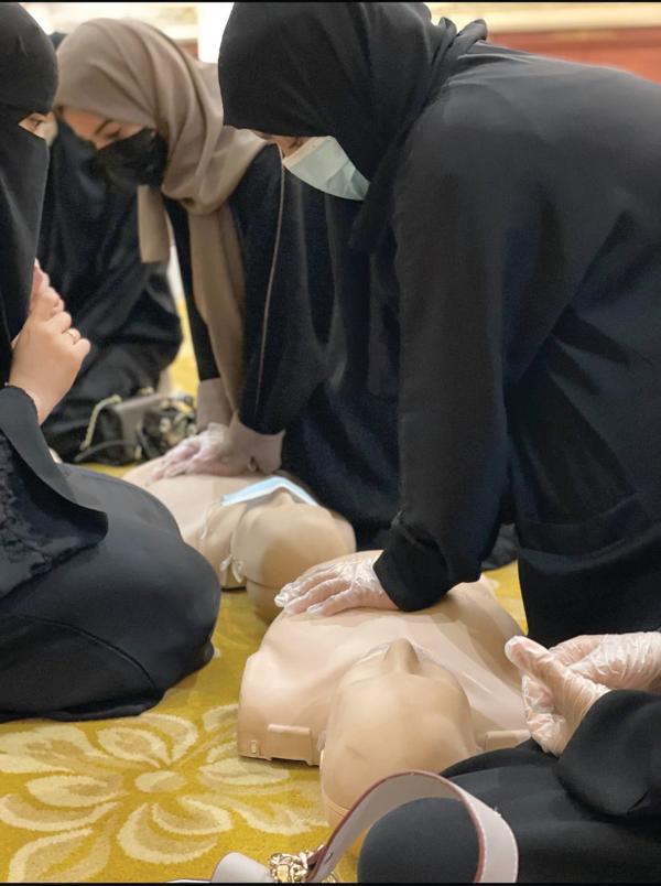 تدريب المتطوعين على إنقاذ الأرواح في خيرية سيهات