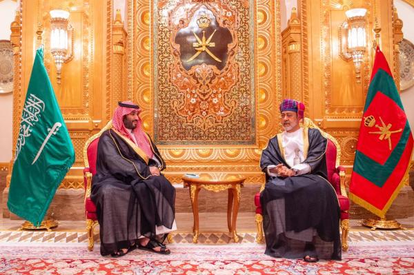 عاجل : سلطان عمان يمنح ولي العهد وسام عمان المدني من الدرجة الأولى