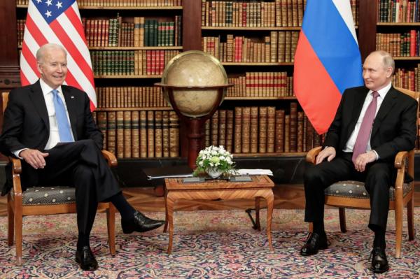 «بايدن» و«بوتين» يبحثان مجموعة من القضايا المشتركة