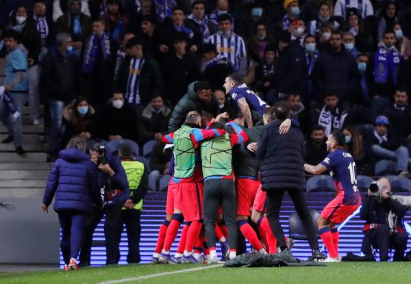 أتلتيكو مدريد يتخطى بورتو ويتأهل لدور الـ16