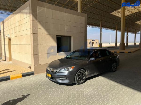 عاجل : مغادرة أول سيارة عمانية عبر المنفذ الربع الخالي