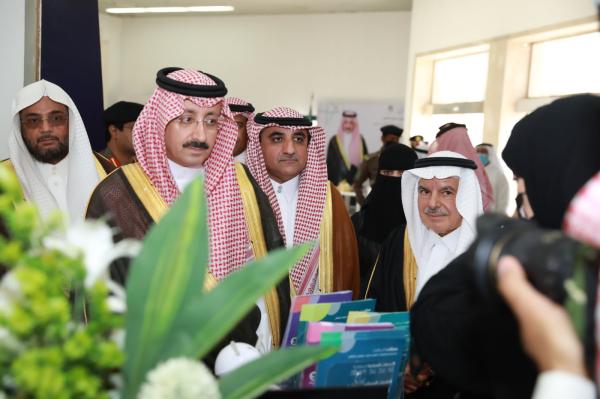 .. ويشهد انطلاقة «المواقف الخضراء»