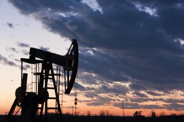 النفط يغلق مرتفعًا مع انحسار المخاوف بشأن «أوميكرون» 