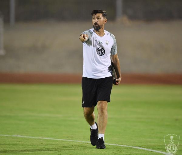 الأهلي يواجه الوحدة وديا