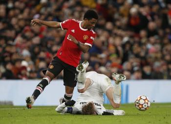 مانشستر يونايتد يكتفي بالتعادل مع يونج بويز بدوري الأبطال