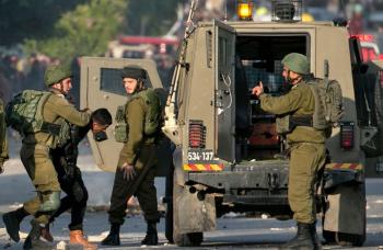 قوات الاحتلال تعتقل 7 فلسطينيين من نابلس