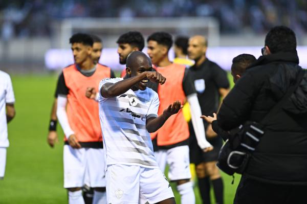 الطائي يقلب الطاولة على النصر