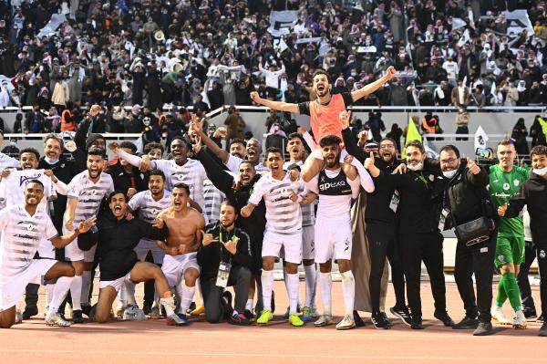 الطائي يقلب الطاولة على النصر