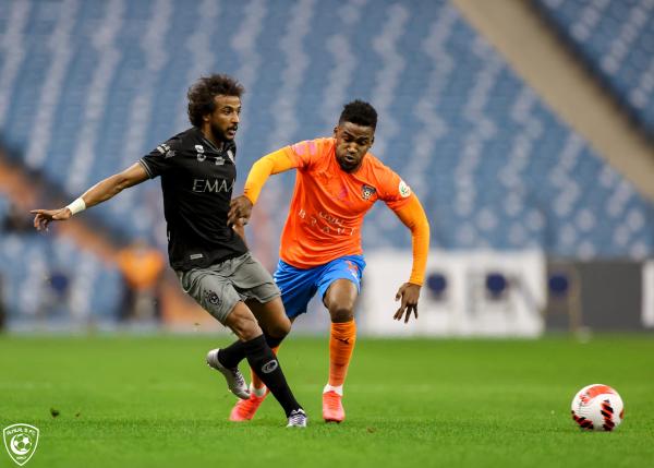 الهلال يتعثر بالفيحاء