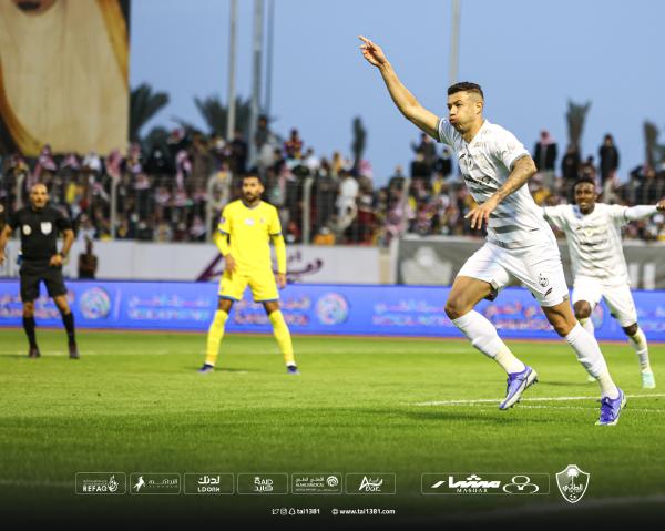 الطائي يصطاد النصر