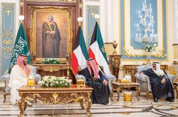 ولي العهد وأمير الكويت يستعرضان العلاقات الأخوية التاريخية