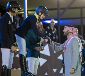 وزير الرياضة يتوج «ألكساندر» بجائزة «قفز السعودية» الكبرى
