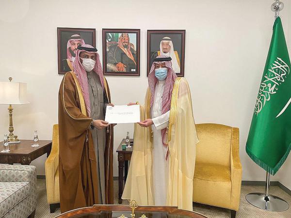 خادم الحرمين يتلقى رسالة خطية من أمير قطر
