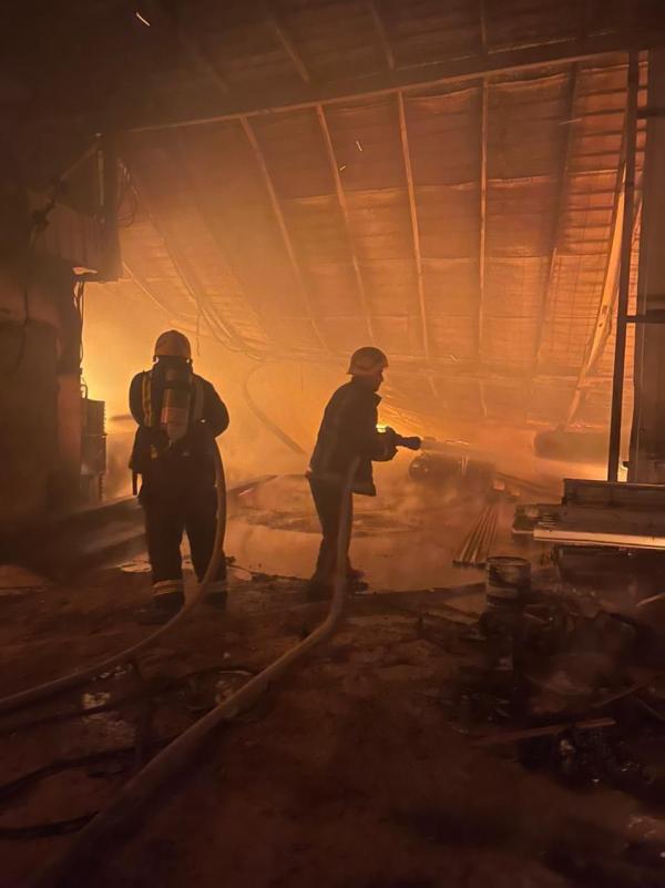 الاحساء .. إخماد حريق في موقع لأعمال النجارة