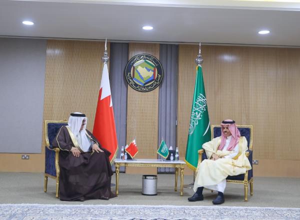 عاجل: خادم الحرمين يتلقّى رسالة خطّية من ملك البحرين