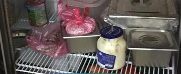 مصادرة 30 كجم من المواد الغذائية الفاسدة بمكة