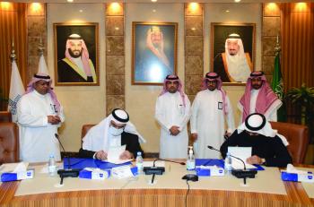 4 اتفاقيات لتطوير المرافق التنموية في الخبر