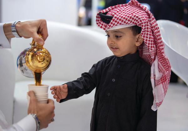 «القهوة والشوكولاتة»عشق يجمع رواد 30 دولة في الرياض