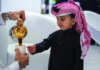 «القهوة والشوكولاتة»عشق يجمع رواد 30 دولة في الرياض