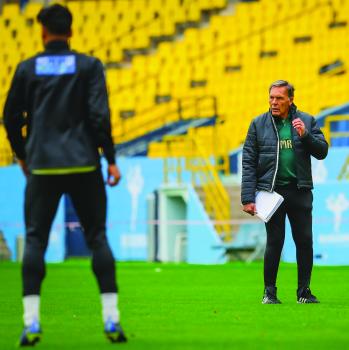 الهلال جدد لسالم.. والنصر ينتعش بالتغييرات