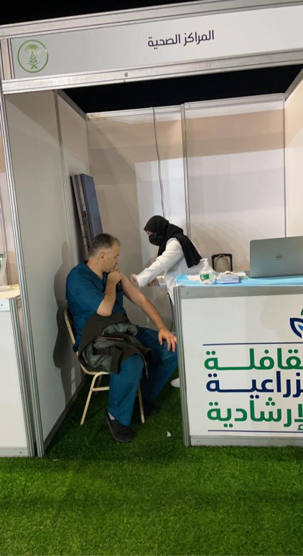 حملة تطعيم ضد «الموسمية» بكورنيش القطيف