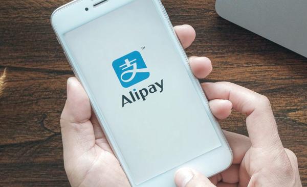 يسرق محفظة رقمية ببصمة «عين نائمة»