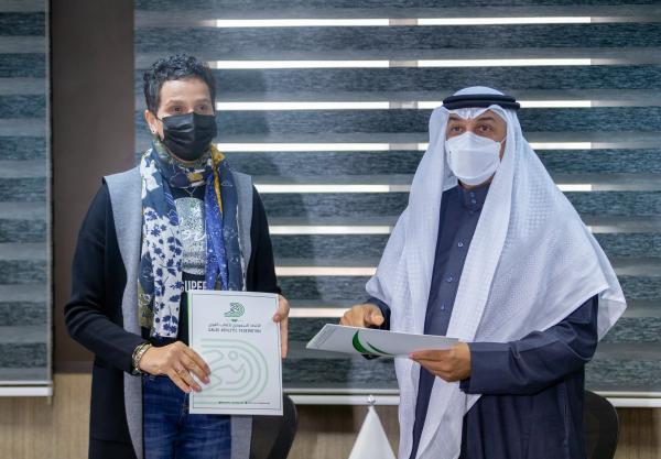 «القوى» يستعين بخبرات السورية غادة شعاع