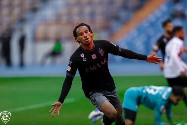 الهلال يتجاوز الرائد بثنائية وينتزع بطاقةالتأهل