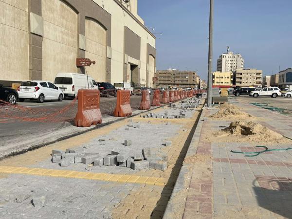 استحداث مواقف جانبية للسيارات بالخبر