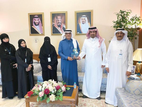 محافظ القطيف يؤكد دعم برامج التنمية